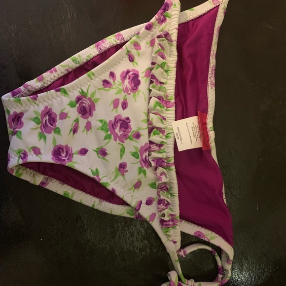 Bikini - Picture 3 of 4